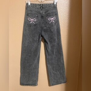 Stylish Gray Jeans with Pink Bow Accents
